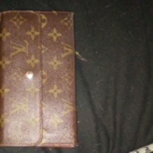 Louis Vuitton emillie wallet